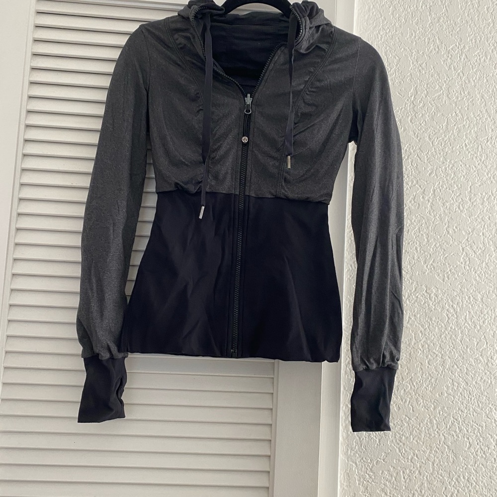 Lululemon Two-toned Reversible to all black Define Jacket. Perfect Condition!